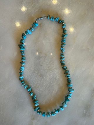 Collana artigianale con pietre turchesi naturali
