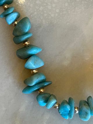 Collana artigianale con pietre turchesi naturali