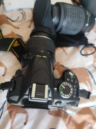 Cámara Nikon D3100 con 2 objetivos