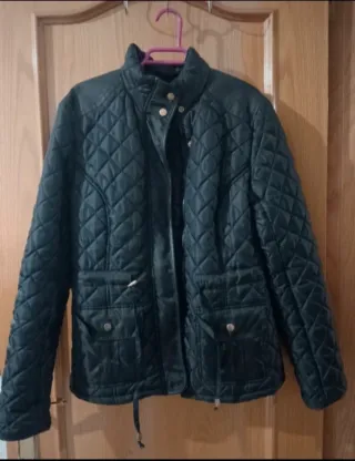 Cazadora acolchada negra