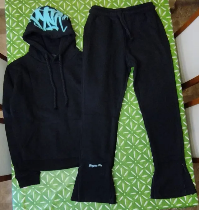 Conjunto Syna World Sudadera y Pantalón Negro