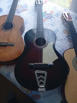 Se vende guitarra,marca Segovia fabricada valencia
