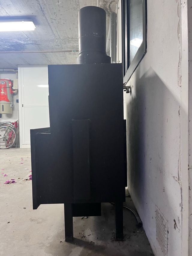 CHIMENEA HIERRO CONEXIÓN GAS, ENCENDIDO CON MANDO