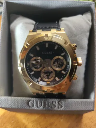 Reloj Guess Nuevo Dorado y Gris