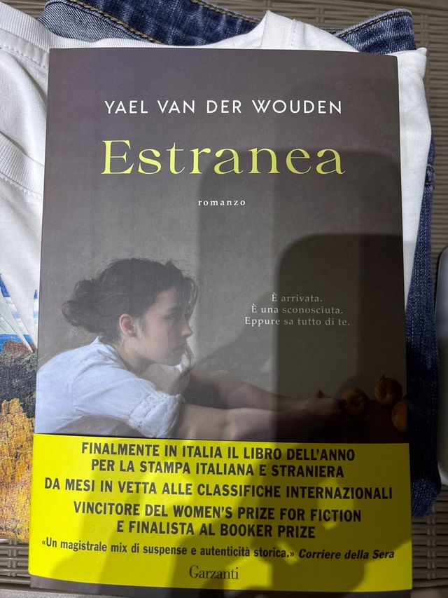 Estranea di Yael Van Der Wouden