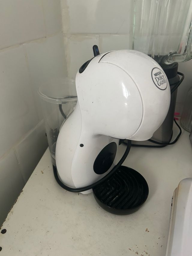 cafetera dolce gusto
en perfecto estado