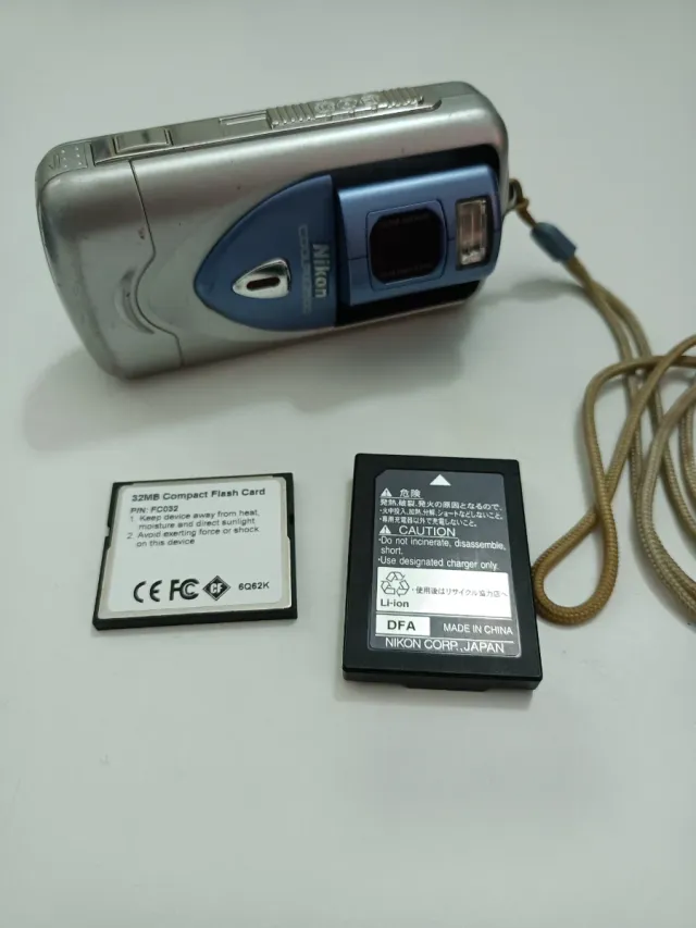 Nikon coolpix 2500 Fotocamera leggi descrizione