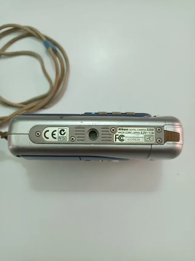 Nikon coolpix 2500 Fotocamera leggi descrizione