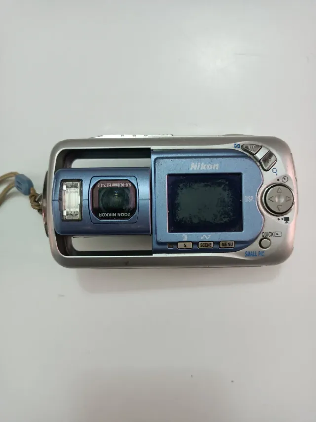 Nikon coolpix 2500 Fotocamera leggi descrizione