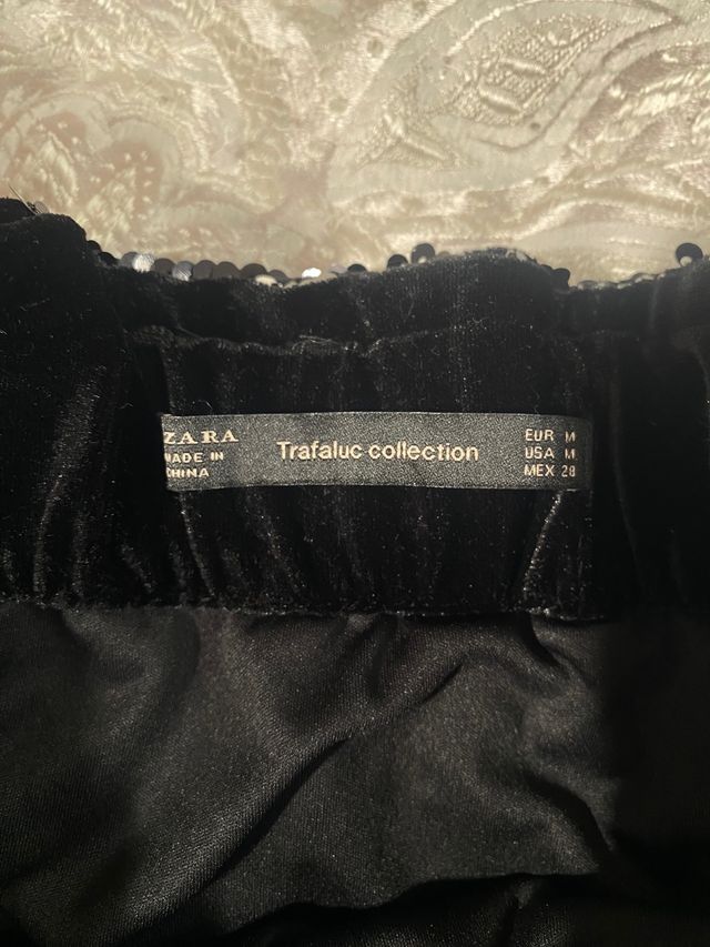 Falda corta de lentejuelas