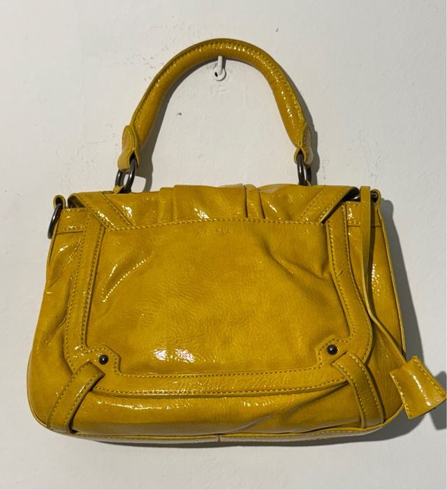 Bolso amarillo charol