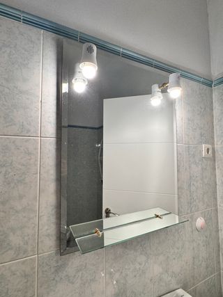 Espejo de baño con repisa