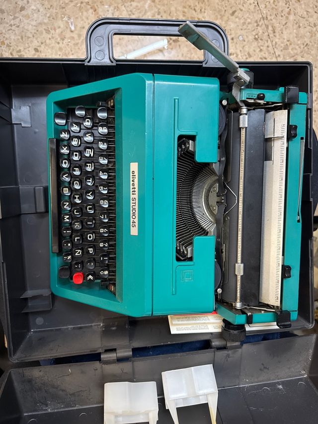 Máquina de escribir Olivetti Studio 45