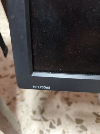 Monitor HP Negro/Plateado 45x 70