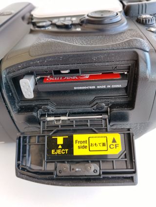 Cámara Nikon D200 + Objetivo Tamron 18-200