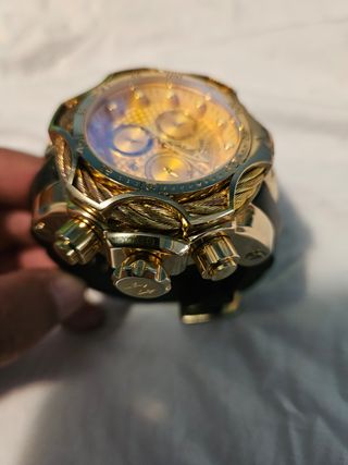 Reloj Invicta Dorado