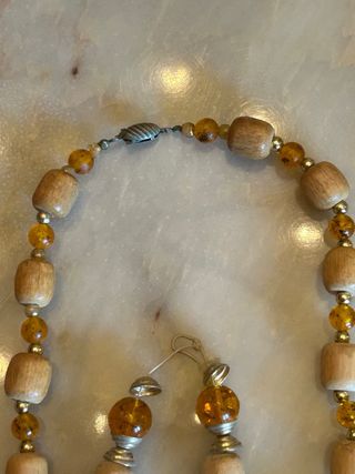 Set collana e bracciale vintage in legno e resina