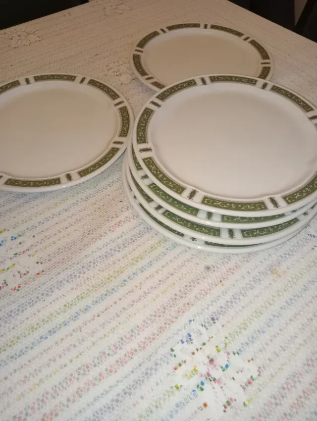 Platos llanos porcelana verde