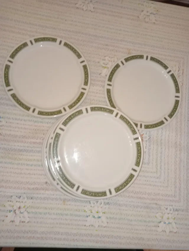 Platos llanos porcelana verde