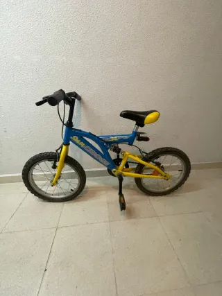 Bicicleta Infantil Suncross con casco