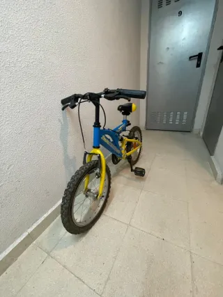 Bicicleta Infantil Suncross con casco