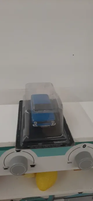 Coche Seat 124 - 1968 Azul escala 1/43