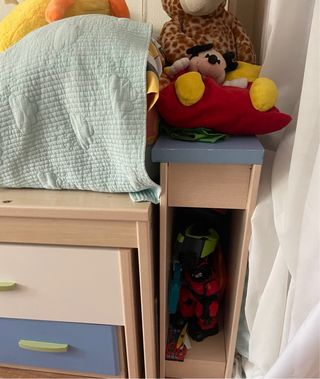 Dormitorio Modular: Armario, Cama y Mueble