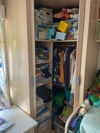 Dormitorio Modular: Armario, Cama y Mueble