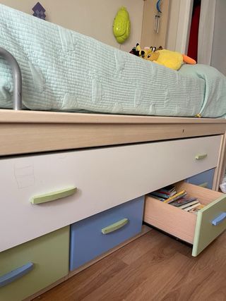 Dormitorio Modular: Armario, Cama y Mueble