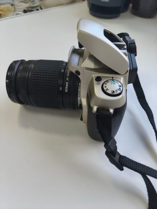 Cámara Nikon F60 Plata + pilas