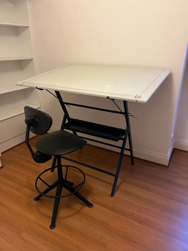 Mesa de Dibujo Ajustable + Silla