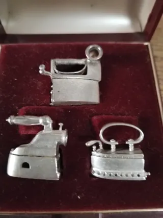 Caixa com ferros em miniatura