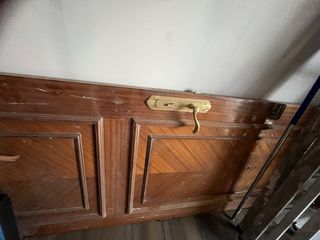 Puerta de madera de entrada