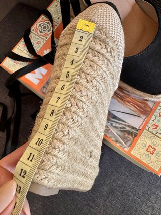 Zapatos cuña esparto negros y beige T39