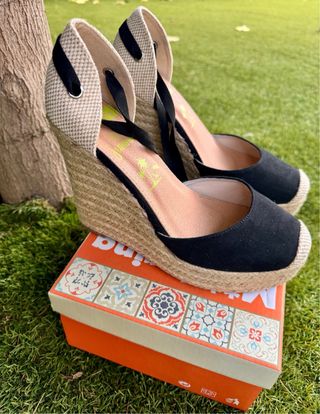 Zapatos cuña esparto negros y beige T39