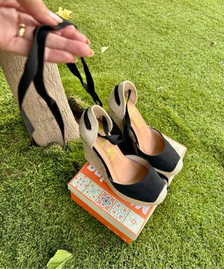 Zapatos cuña esparto negros y beige T39