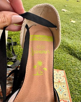 Zapatos cuña esparto negros y beige T39