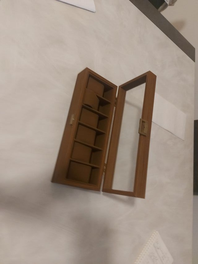 Scatola porta orologi in legno