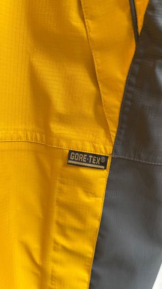 Anorak The North Face Amarillo y Gris