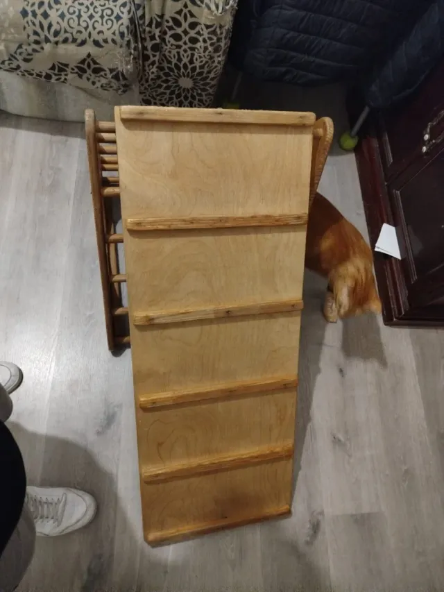 Triángulo Pikler y rampa de madera