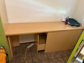 Cama con cajones, armario, espejo y escritorio