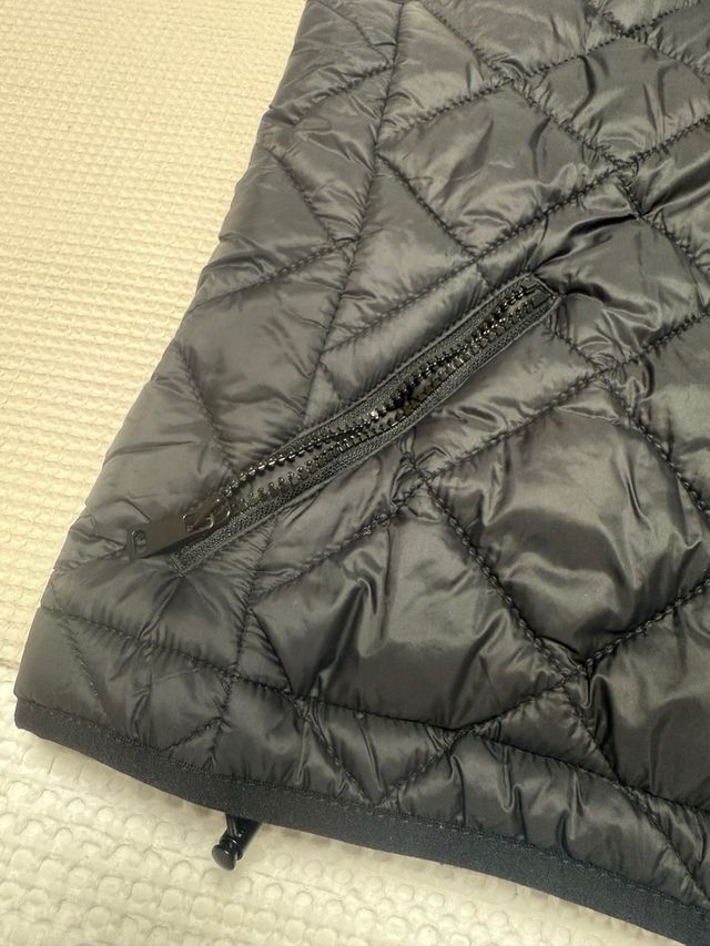 Chaleco acolchado Zara con capucha