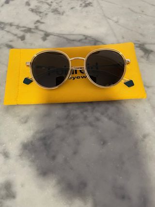 Gafas de sol Polaroid doradas y verdes