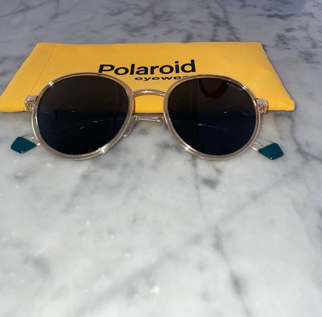 Gafas de sol Polaroid doradas y verdes