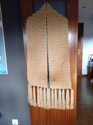 Bufanda tejida marrón y naranja