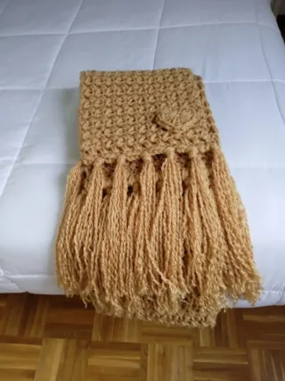 Bufanda tejida marrón y naranja