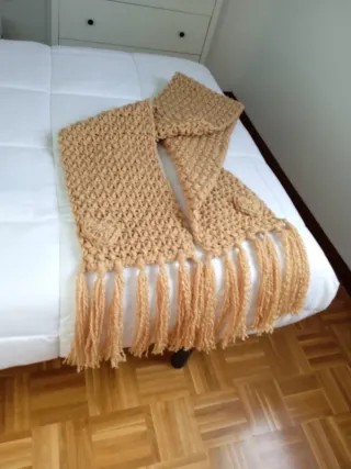 Bufanda tejida marrón y naranja