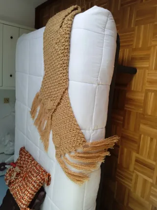 Bufanda tejida marrón y naranja