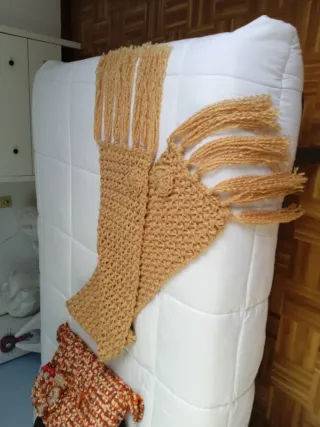 Bufanda tejida marrón y naranja