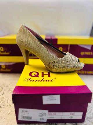 Zapatos de tacón Montevita dorados talla 39